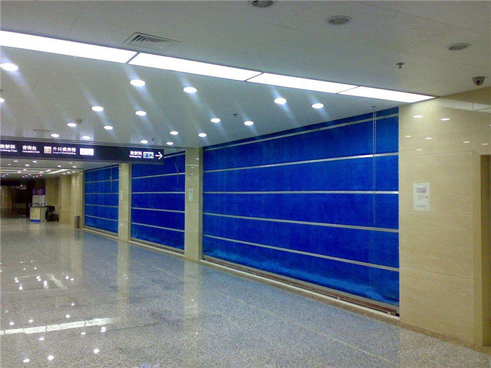 .電動卷簾門雖然是使用電機(jī)操控
